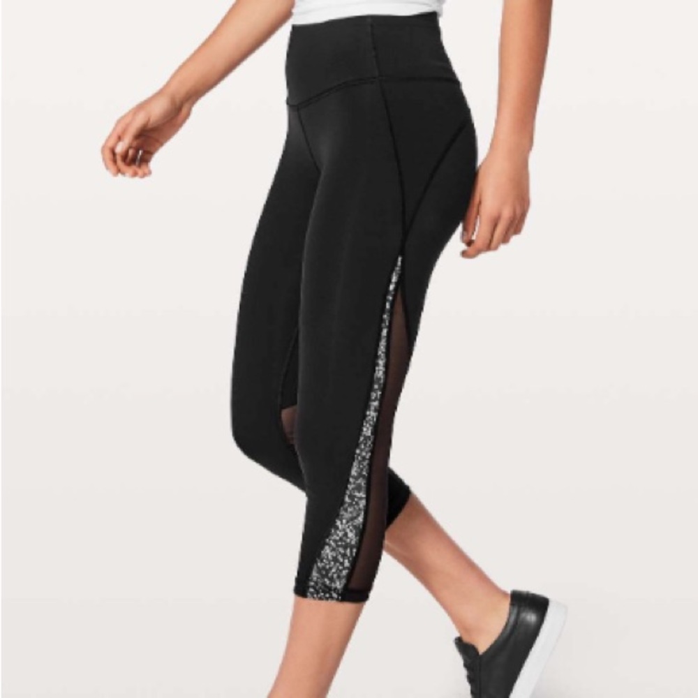Lululemon Mix & Mesh Crop *21" Black / Chirasu Black  Size 4